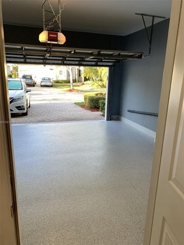 2518 Bay Pointe Ct, Weston, FL 33327