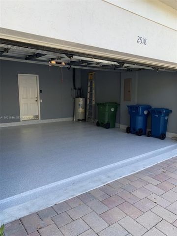 2518 Bay Pointe Ct, Weston, FL 33327