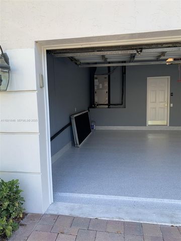 2518 Bay Pointe Ct, Weston, FL 33327