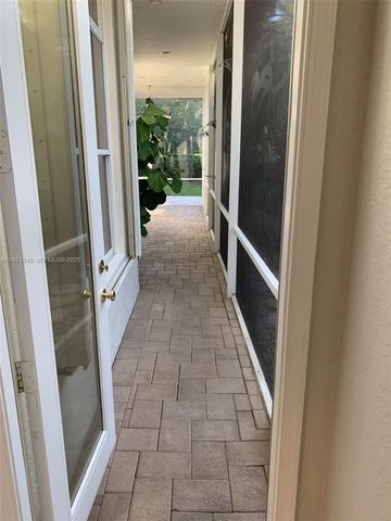 2518 Bay Pointe Ct, Weston, FL 33327