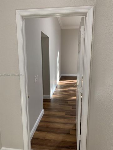 2518 Bay Pointe Ct, Weston, FL 33327