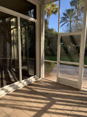 2518 Bay Pointe Ct, Weston, FL 33327