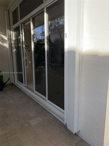 2518 Bay Pointe Ct, Weston, FL 33327