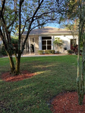 2518 Bay Pointe Ct, Weston, FL 33327