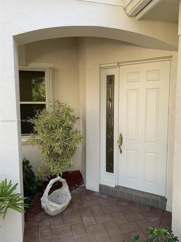 2518 Bay Pointe Ct, Weston, FL 33327