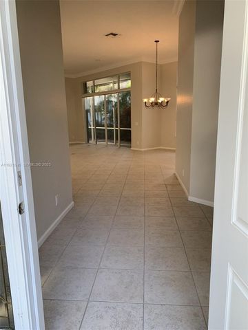 2518 Bay Pointe Ct, Weston, FL 33327