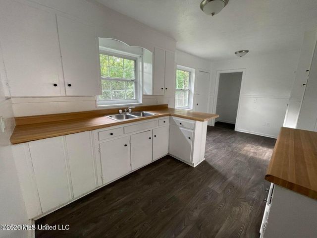 1922 Shamrock Drive, Jackson, MS 39204