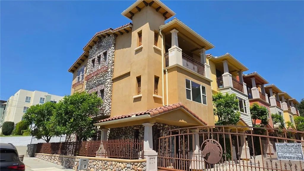 10121 W Amber Court, Tujunga, CA 91042