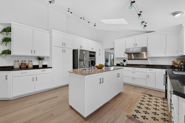 990 Oxford Drive, Los Altos, CA 94024