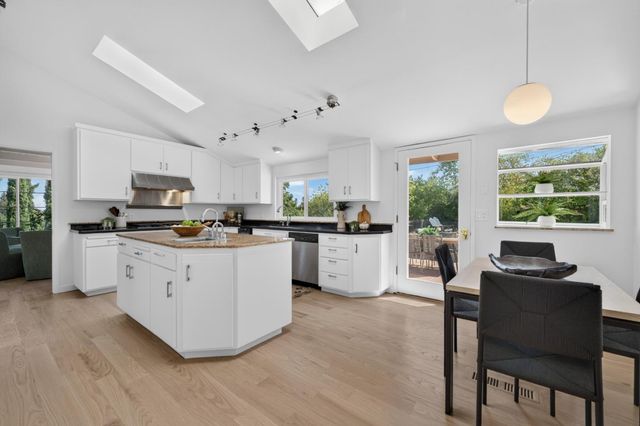 990 Oxford Drive, Los Altos, CA 94024