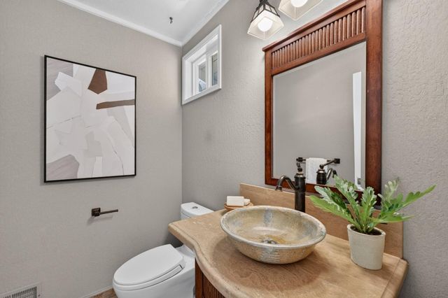 990 Oxford Drive, Los Altos, CA 94024
