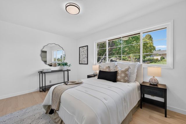 990 Oxford Drive, Los Altos, CA 94024