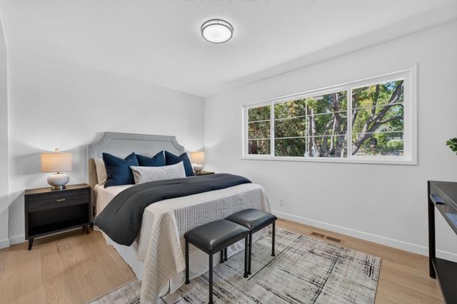 990 Oxford Drive, Los Altos, CA 94024