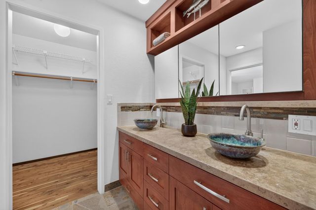 990 Oxford Drive, Los Altos, CA 94024