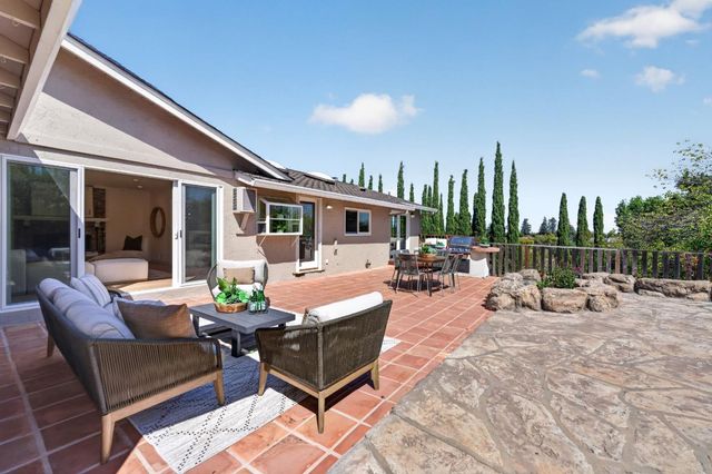 990 Oxford Drive, Los Altos, CA 94024