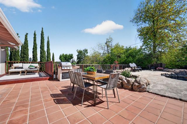 990 Oxford Drive, Los Altos, CA 94024