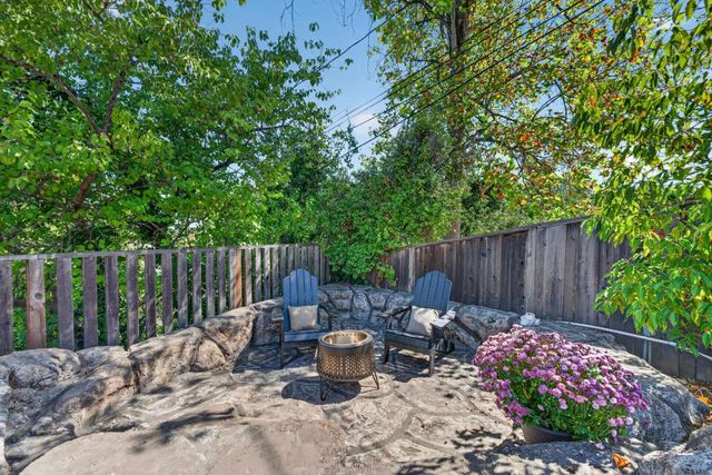 990 Oxford Drive, Los Altos, CA 94024