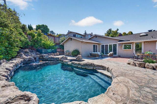 990 Oxford Drive, Los Altos, CA 94024
