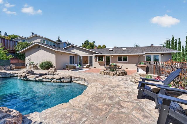 990 Oxford Drive, Los Altos, CA 94024