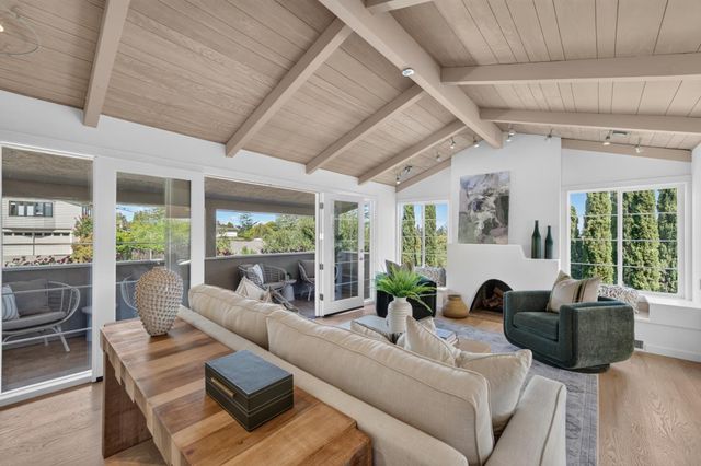 990 Oxford Drive, Los Altos, CA 94024