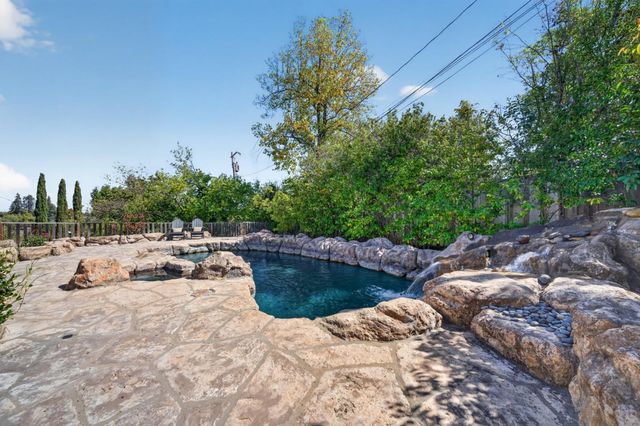 990 Oxford Drive, Los Altos, CA 94024