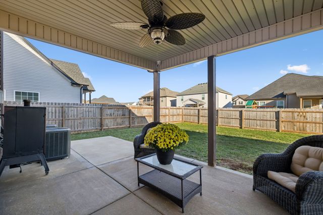 1565 Kestrel Dr, Clarksville, TN 37040