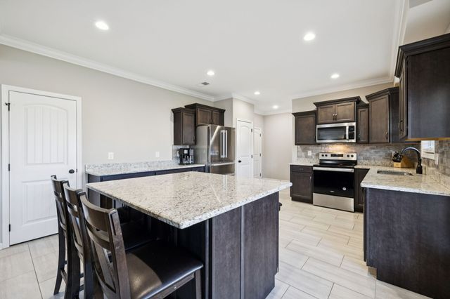 1565 Kestrel Dr, Clarksville, TN 37040