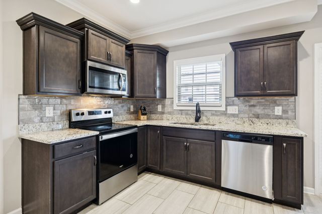 1565 Kestrel Dr, Clarksville, TN 37040