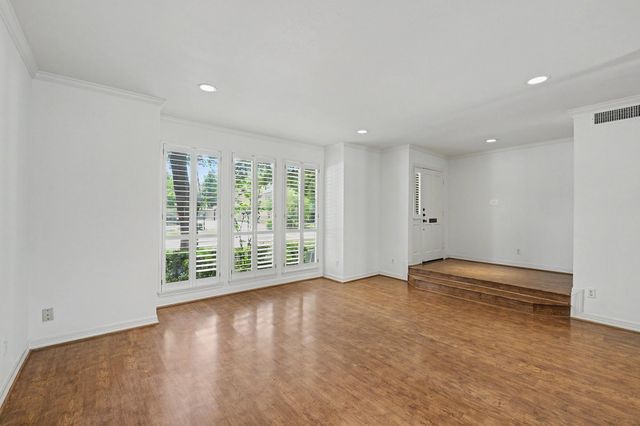 5916 Valley Forge Drive 163, Houston, TX 77057
