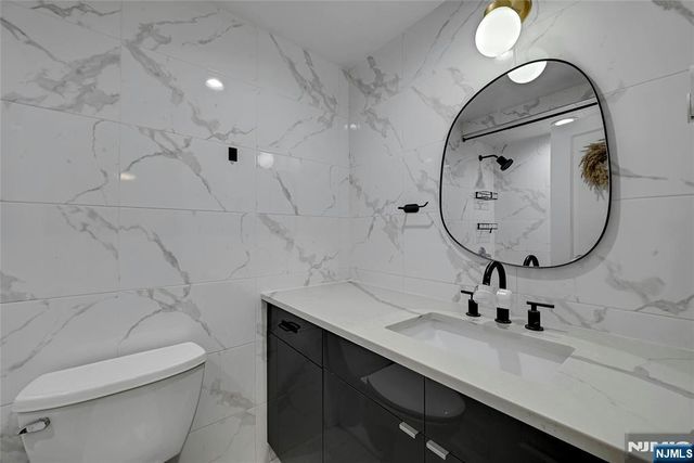 333 Grand Avenue 1I, Palisades Park, NJ 07650