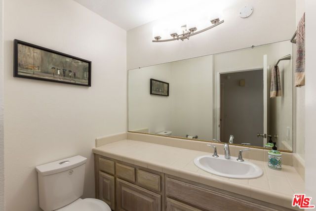 20950 Oxnard Street 10, Woodland Hills (los Angeles), CA 91367