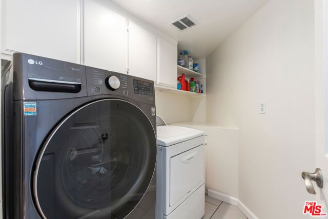 20950 Oxnard Street 10, Woodland Hills (los Angeles), CA 91367