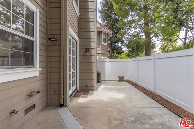 20950 Oxnard Street 10, Woodland Hills (los Angeles), CA 91367