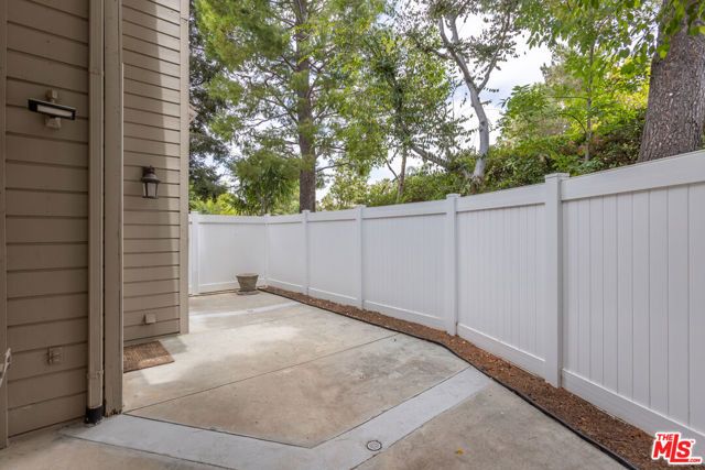 20950 Oxnard Street 10, Woodland Hills (los Angeles), CA 91367