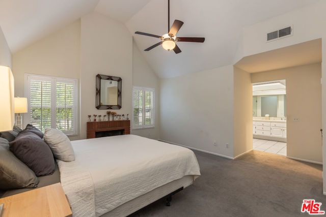 20950 Oxnard Street 10, Woodland Hills (los Angeles), CA 91367