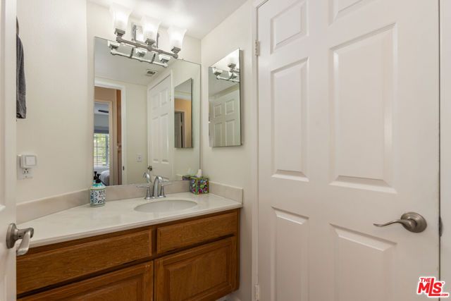 20950 Oxnard Street 10, Woodland Hills (los Angeles), CA 91367