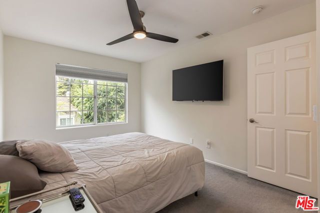20950 Oxnard Street 10, Woodland Hills (los Angeles), CA 91367