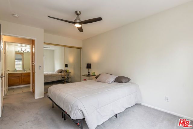 20950 Oxnard Street 10, Woodland Hills (los Angeles), CA 91367