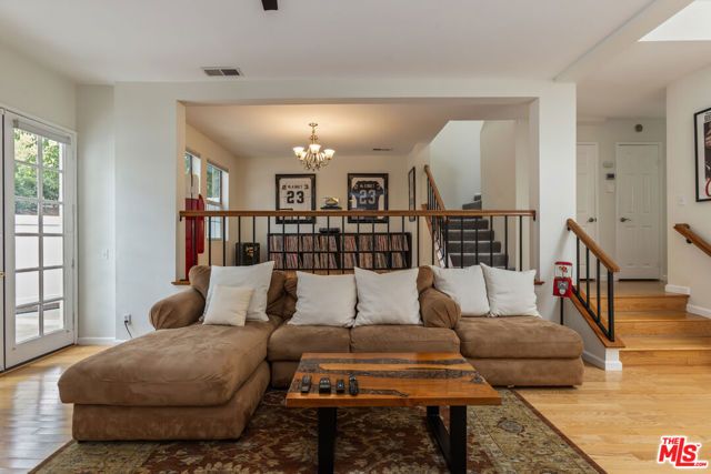 20950 Oxnard Street 10, Woodland Hills (los Angeles), CA 91367