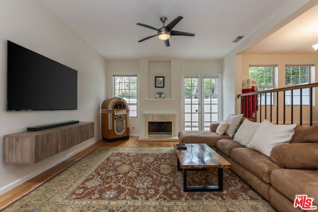 20950 Oxnard Street 10, Woodland Hills (los Angeles), CA 91367