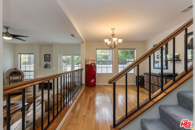 20950 Oxnard Street 10, Woodland Hills (los Angeles), CA 91367