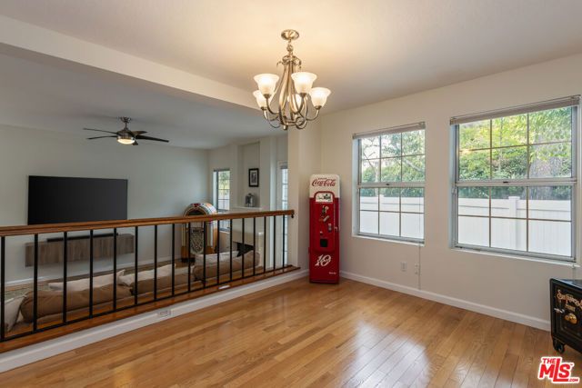 20950 Oxnard Street 10, Woodland Hills (los Angeles), CA 91367