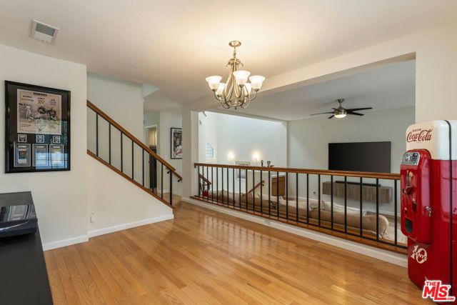 20950 Oxnard Street 10, Woodland Hills (los Angeles), CA 91367
