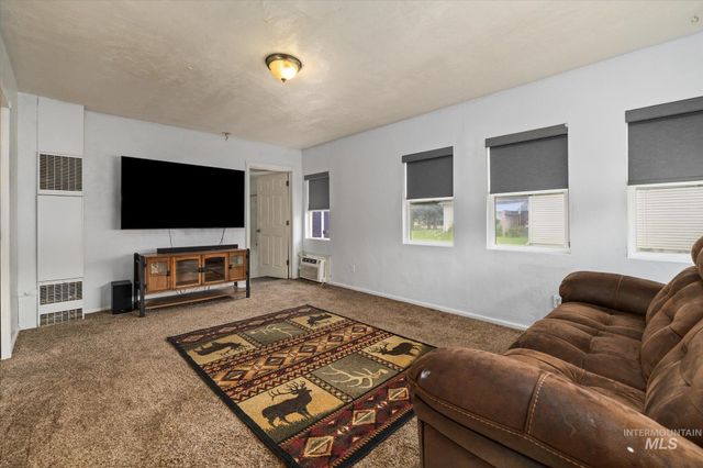 716 E Sherman Ave, Nampa, ID 83686