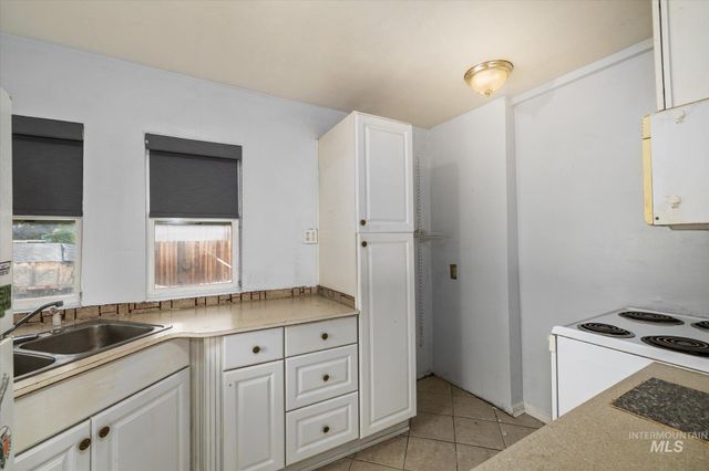716 E Sherman Ave, Nampa, ID 83686