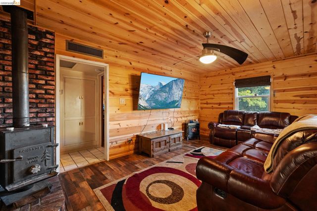 15895 Morris Rd, Sonora, CA 95370