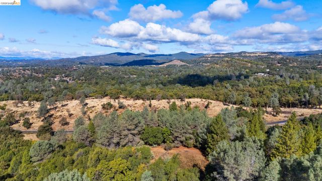 15895 Morris Rd, Sonora, CA 95370