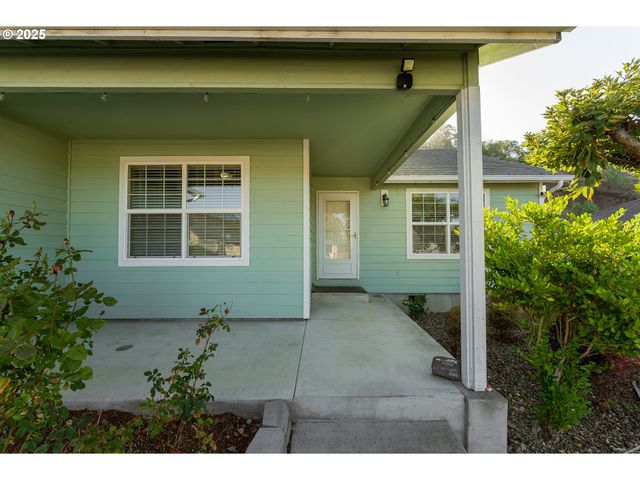 675 Ne CUMMINS St, Roseburg, OR 97470