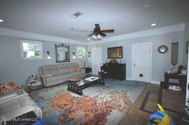 1211 Carter Drive, Hattiesburg, MS 39402