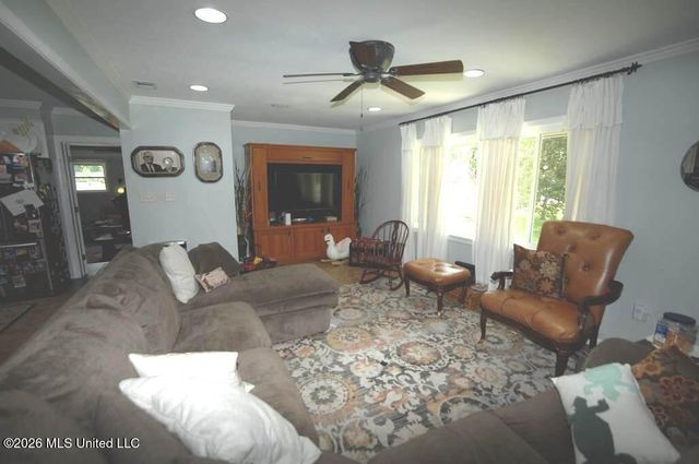1211 Carter Drive, Hattiesburg, MS 39402